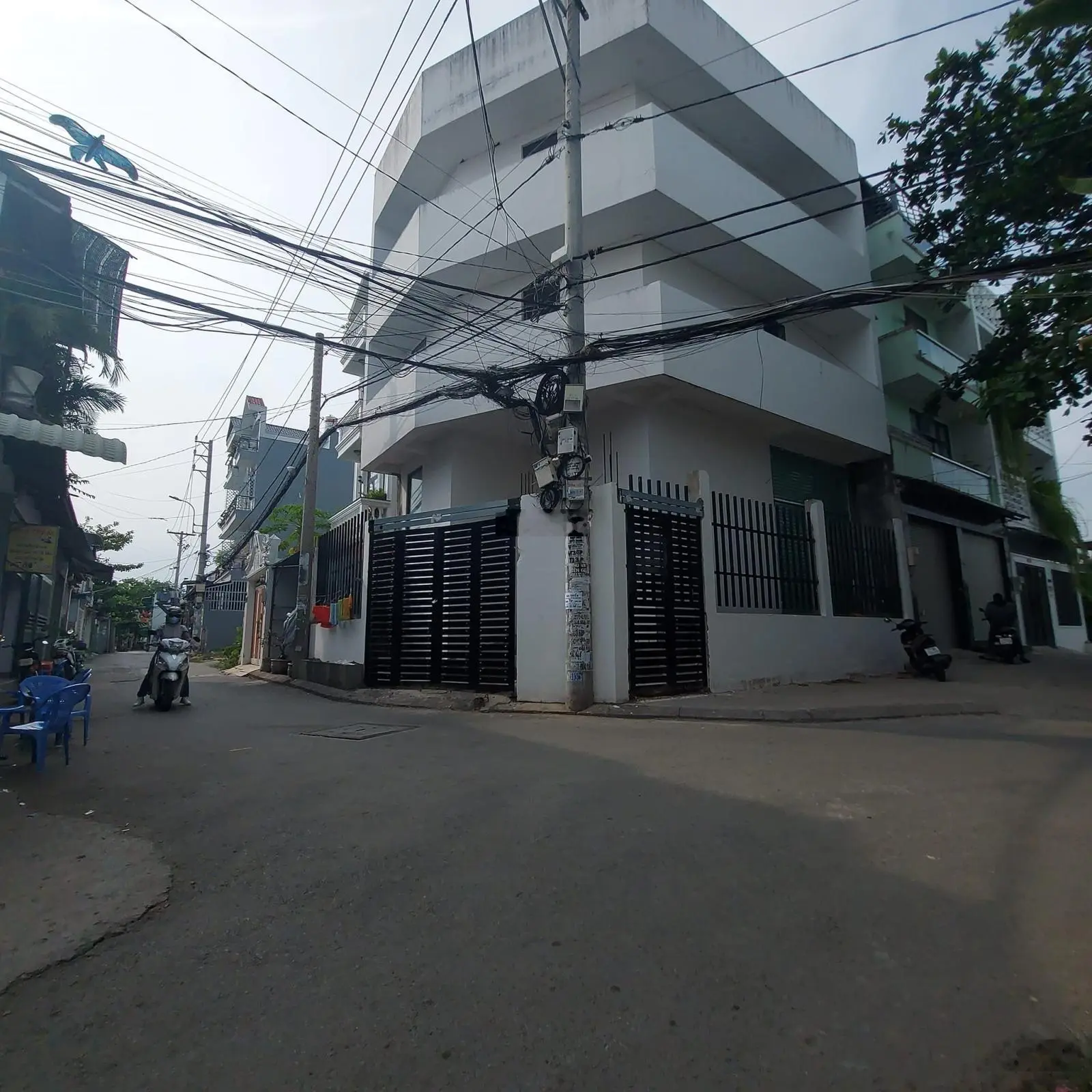 Rẻ quá! Nhà 4 tầng góc hẻm 7m, xe hơi tránh nhau. 100 m ra HTP, TT NB. 8*10m