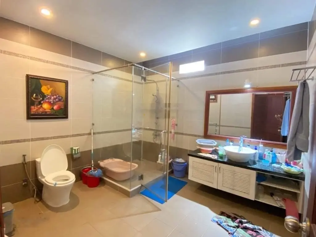 Nhà 156 m2 (8 x 20)m, 1 hầm 4 tầng, 2 mặt hẻm xe tải Lê Văn Sỹ. 43 tỷ