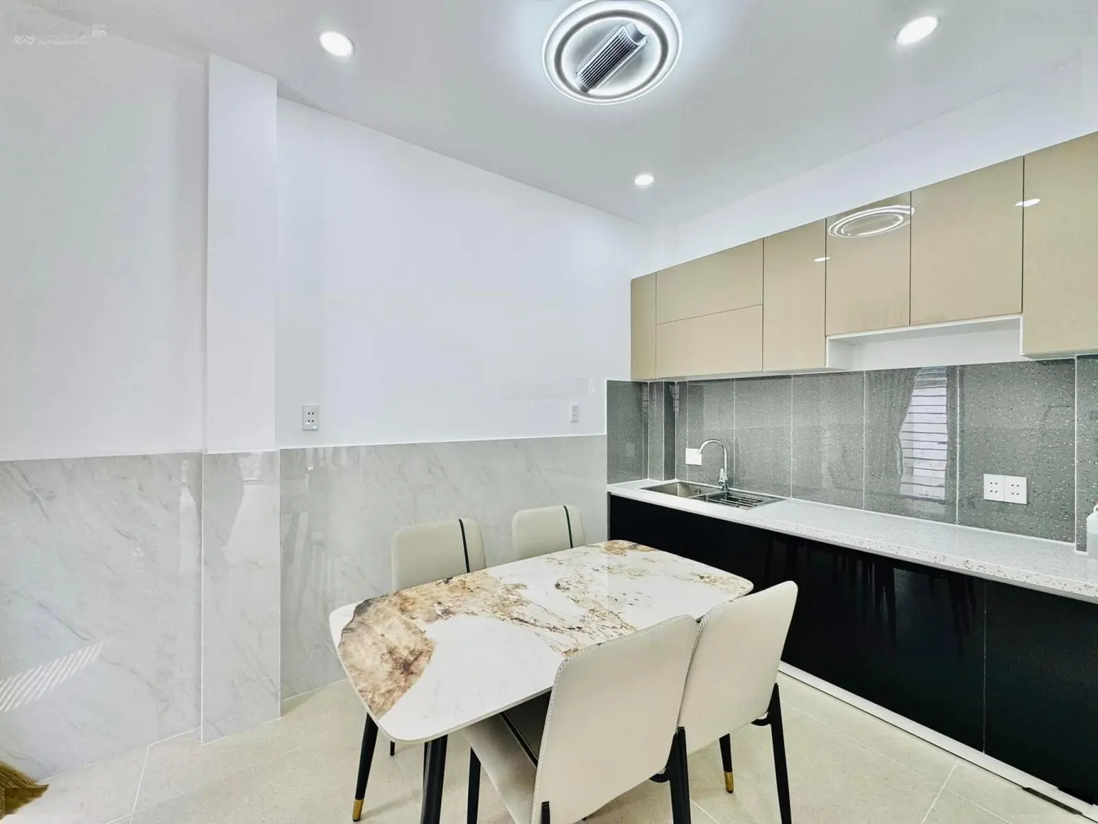 Bán nhà 2 mặt tiền hẻm xe hơi Trần Cao Vân - P12 - Phú Nhuận. 68,6m2 cho thuê 26 triệu