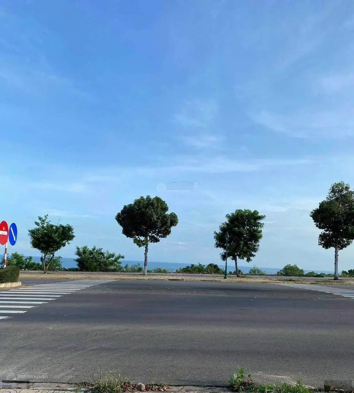 Gia đình mình cần bán lô đất 10.000m2 view đồi cao thấy biển, đi từ 706B đi vào 600m