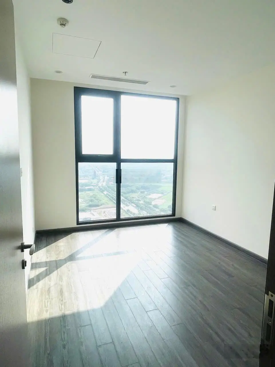 Chính chủ bán căn góc Zenpark view thoáng mát, đẹp, có hướng đông nam cực mát. LH: 0984 463 ***