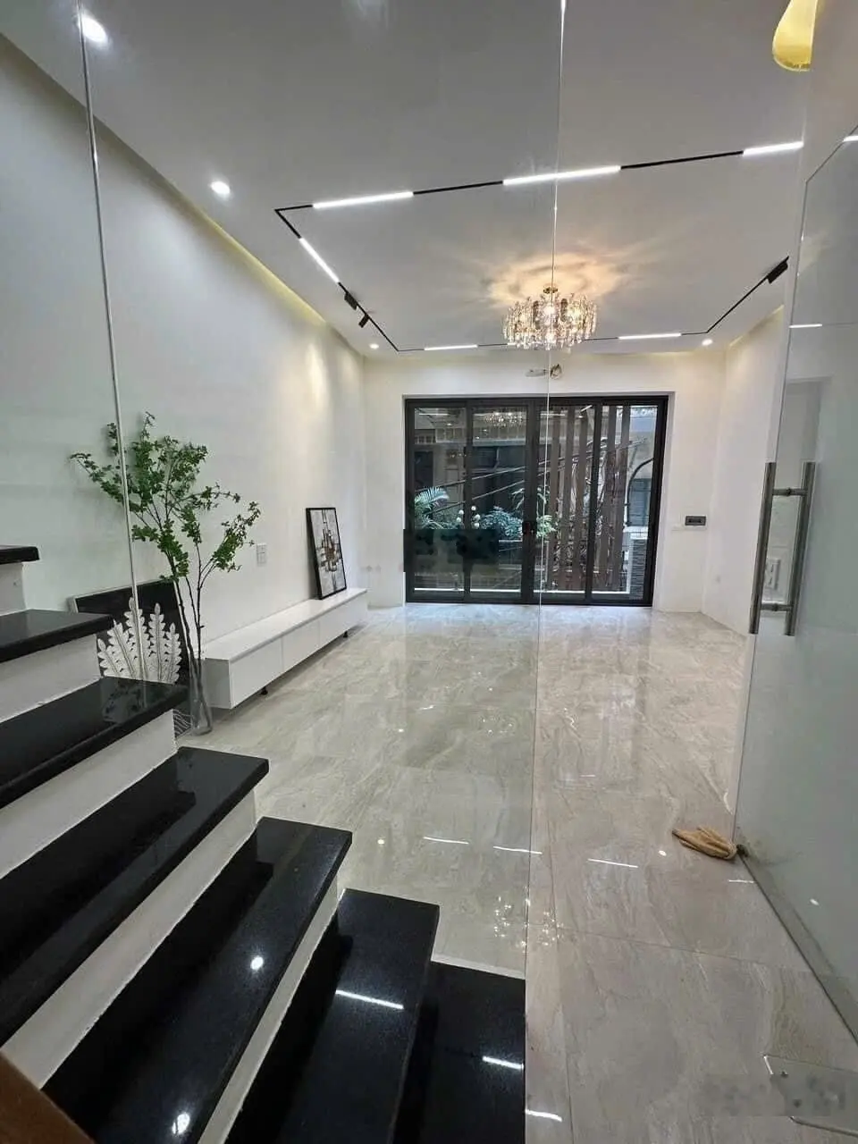 Bán gấp Nhà riêng Phố Lê Trọng Tấn 55m 4Tg MT 5,5m chỉ 17,5 tỷ Ô Tô phân lô quân đội Thang máy KD.