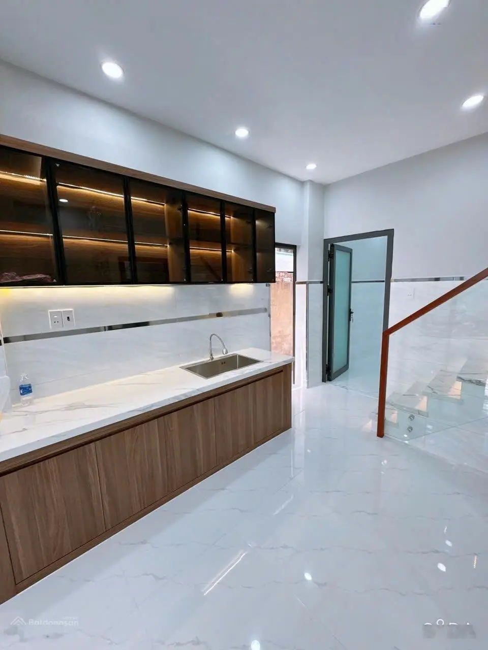 [ Quận 11 ] 4 tỷ 250 ( Nắm Chủ ) Chính chủ gởi bán nhà hẻm 1/ Lê Thị Bạch Cát P11 Q11