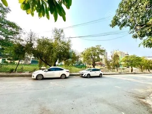 Siêu phẩm- nhà 3 mặt thoáng-5 tầng-thang máy, vỉa hè ô tô tránh+ ngủ ngày đêm- kinh doanh đỉnh cao