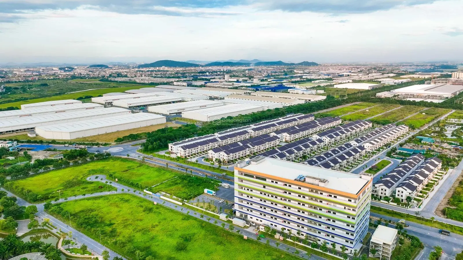 Biệt thự chính giữa view hồ trung tâm của dự án 40ha, giá chỉ 13,9 tỷ, S: 180m2, giá gốc CĐT