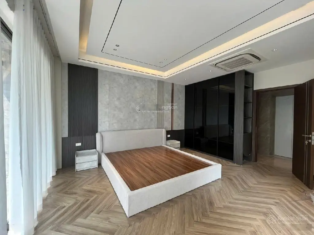 Siêu hiếm - vỉa hè rộng - kinh doanh tốt - 2 gara ô tô - 6 tầng có thang máy - nguyễn văn cừ