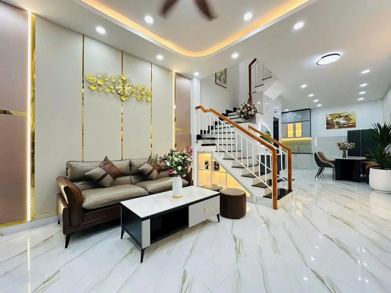 Nhà mới xây 2 lầu hẻm xe hơi Tỉnh Lộ 10, Bình Tân / 80m2 / 3 Tỷ 250 (sổ hồng riêng)