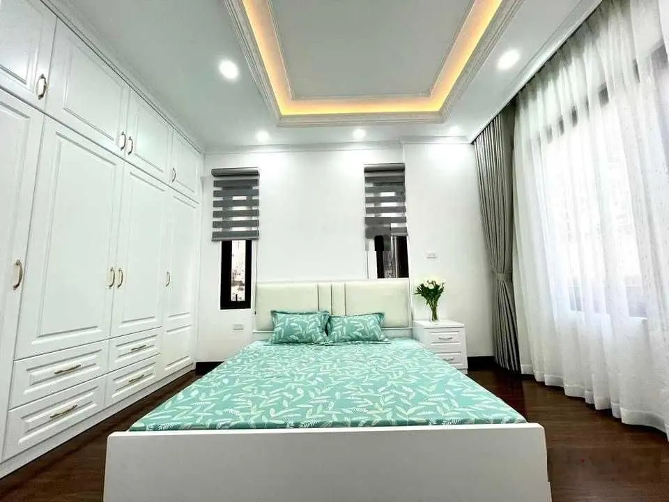 Bán nhà ngõ 206 Cổ Linh, nhà mới 45m2 5T, ô tô tránh, full nội thất 6.5 tỷ