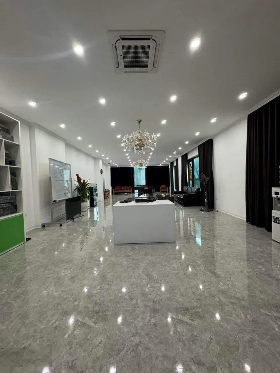 Bán nhà mặt phố hồng tiến, 155 tỷ vnd, 450m2 đẹp, nhiều tiện ích