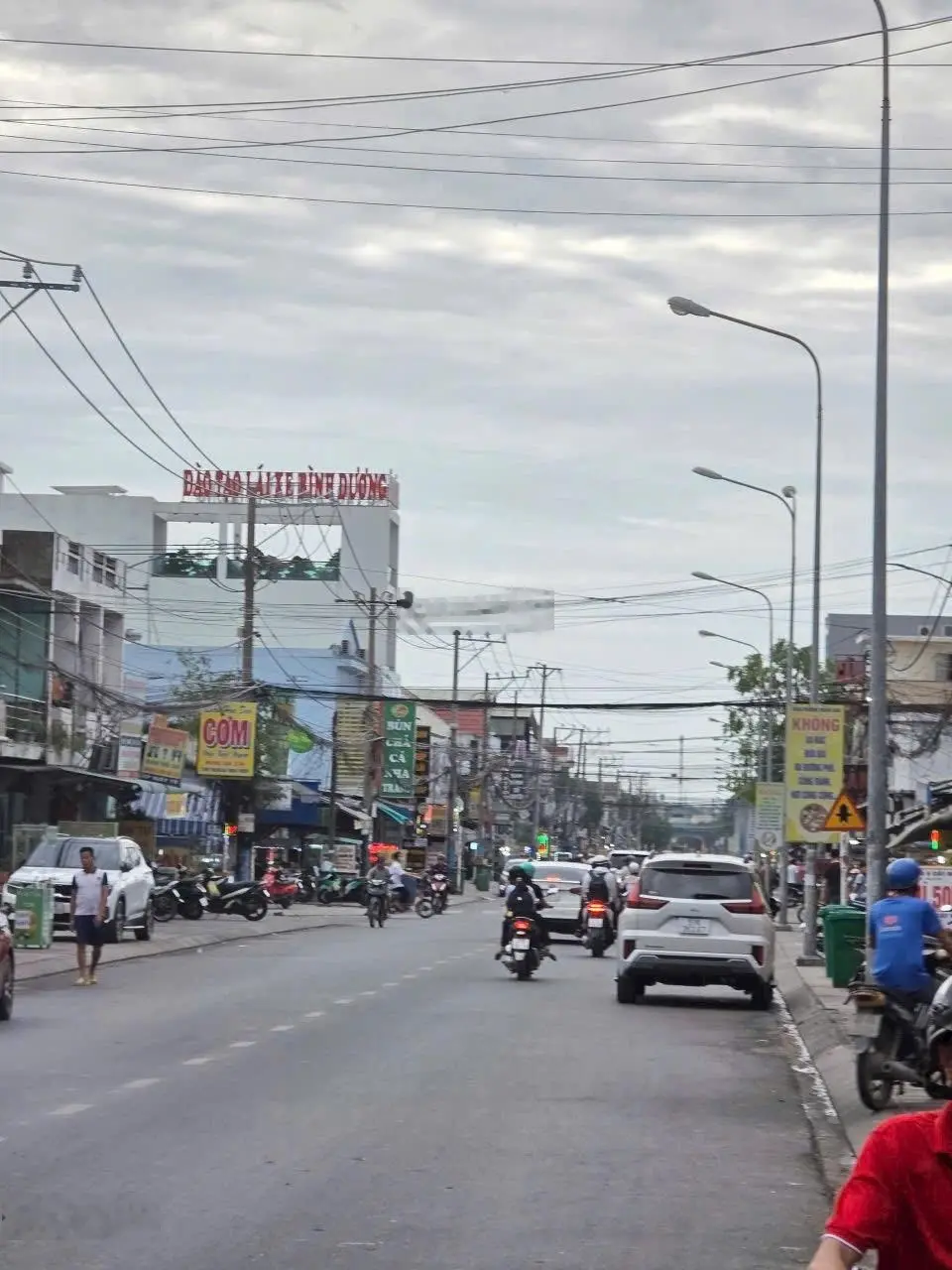 Chủ đi nước ngoài cần bán 10m mặt tiền đường D1 - KDC VS - An Phú - Thuận An. Đang sẵn thu nhập