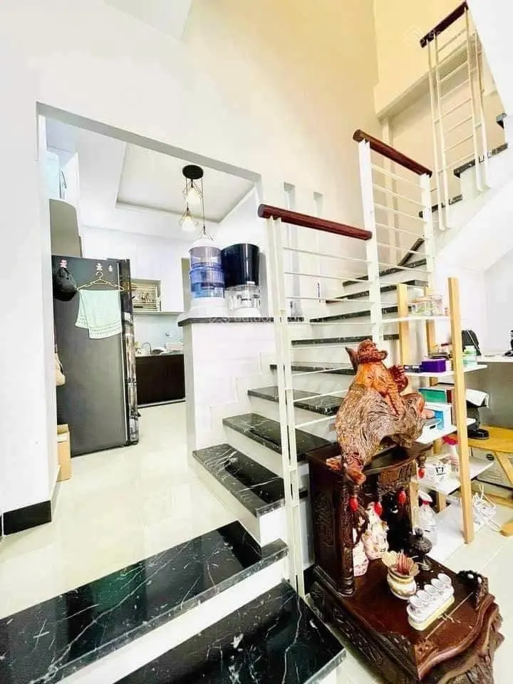 Bán gấp căn nhà 4 tầng, mới kinh kích, cạnh phú mỹ hưng, q7, xe hơi tận cửa, giá 7 tỷ nhỏ