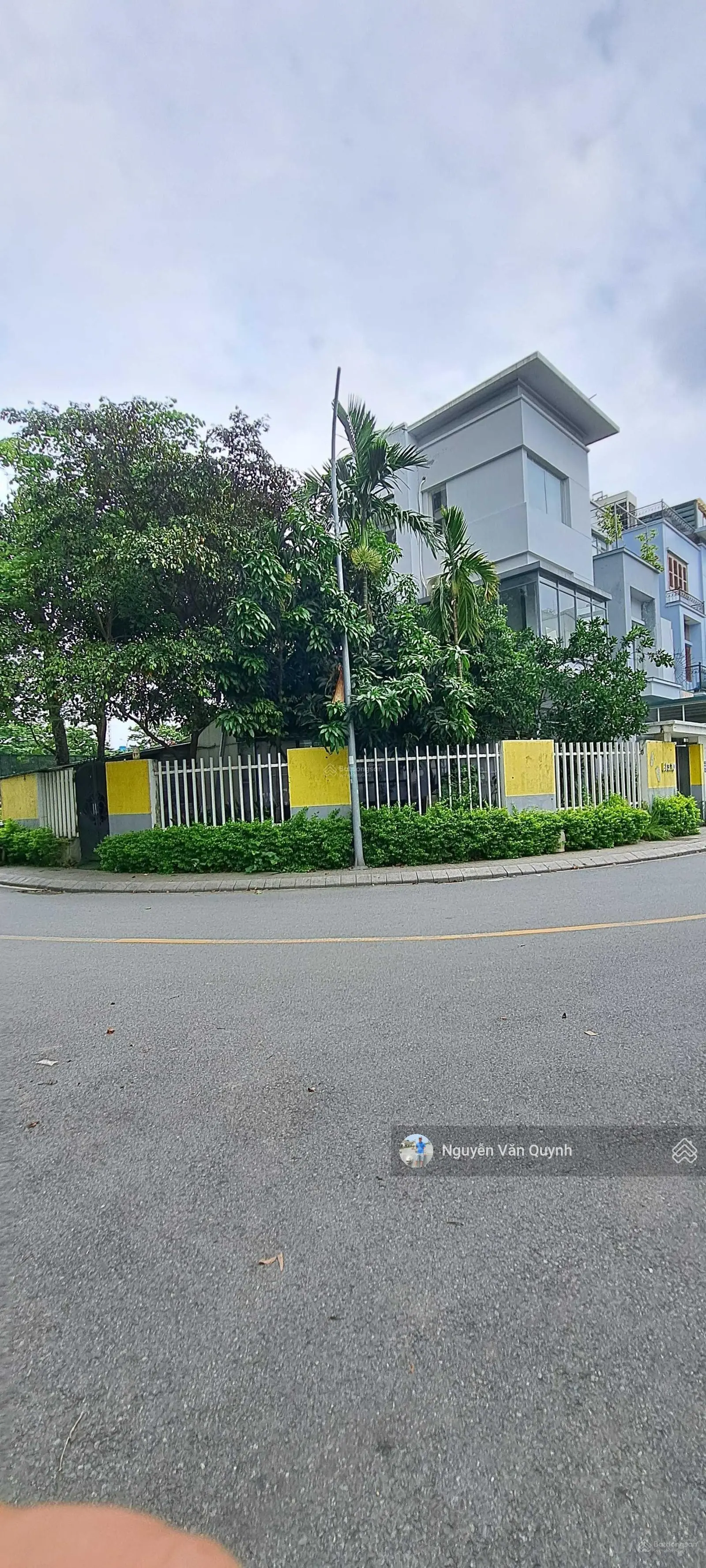 Chủ nhà cần bán gấp BT đơn lập Ngoại Giao Đoàn, DT 258m2 lô góc MT 20m, xây 3 tầng đã hoàn thiện
