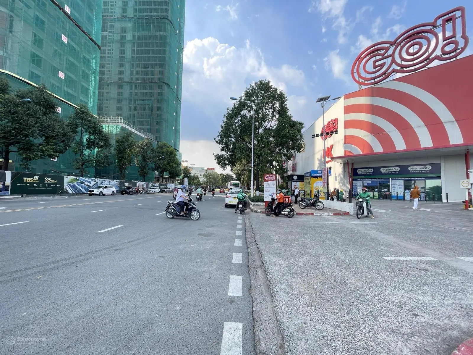Siêu phẩm nhà mặt tiền kinh doanh sầm uất đường hai bà trưng, đông hòa, dĩ an. kế làng đại học