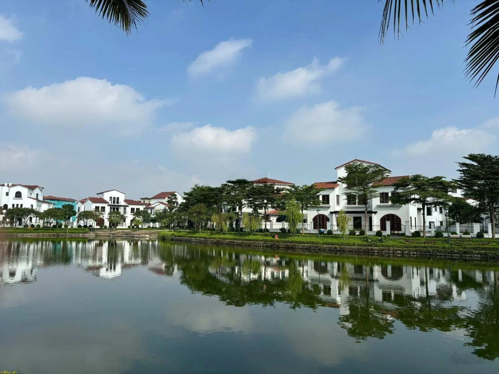 Chính chủ gửi bán biệt thự có hầm - kđt vinhomes thăng long