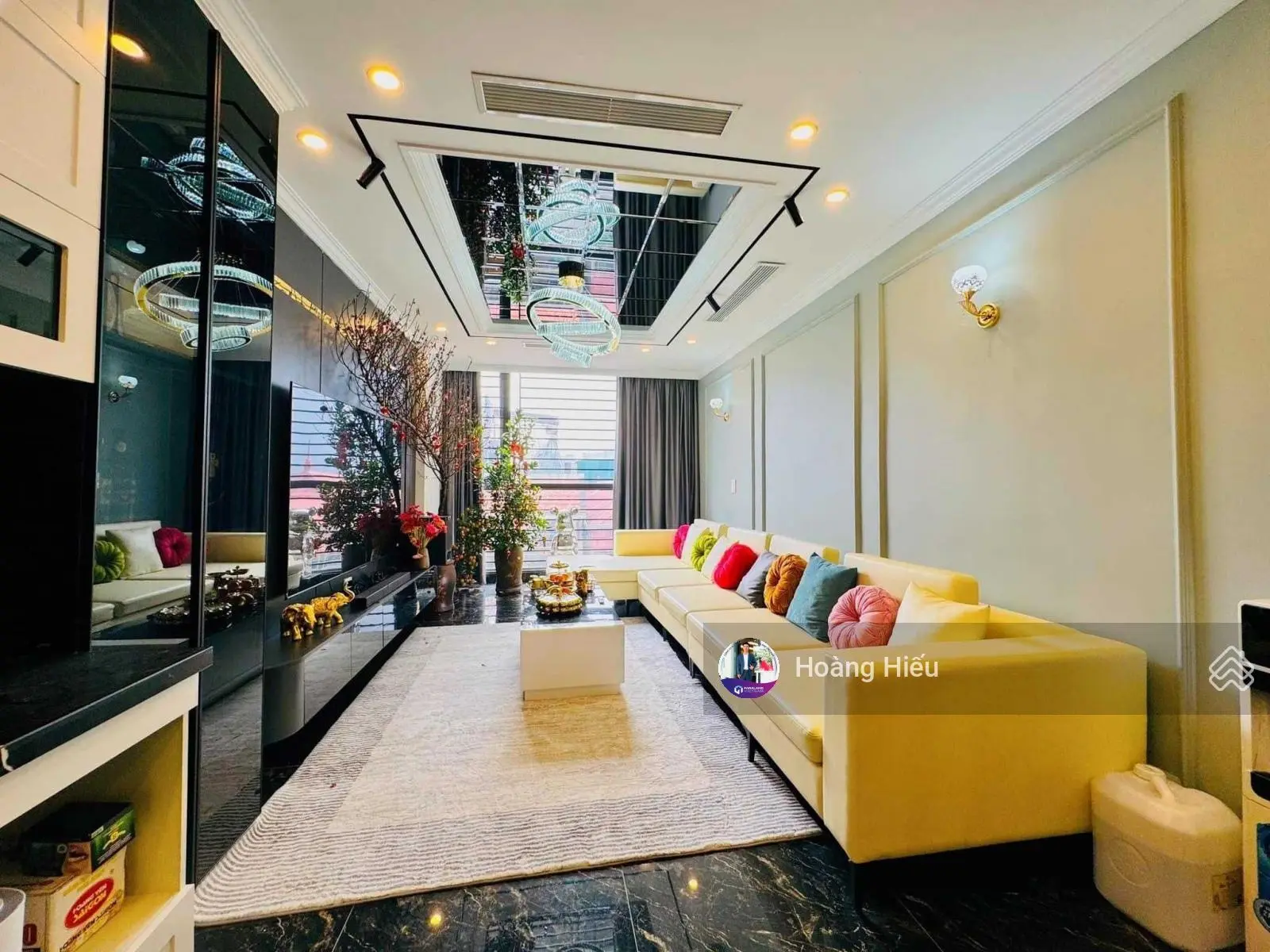 Bán nhà Cầu Giấy, nhà đẹp, sát mặt phố, tặng nội thất, lô góc 2 thoáng, 52m2, 5 tầng
