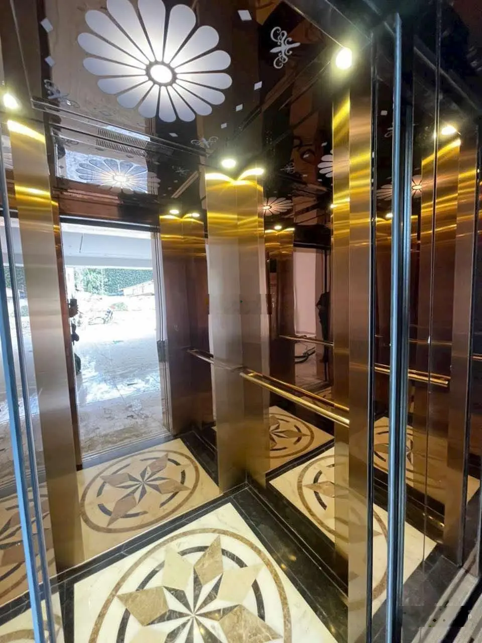 Cực phẩm, Bán tòa nhà Phố Tư Đình, Long Biên. Gara,thang máy, Vỉa hè, Kinh Doanh. DT56x5m. 16.8 tỷ