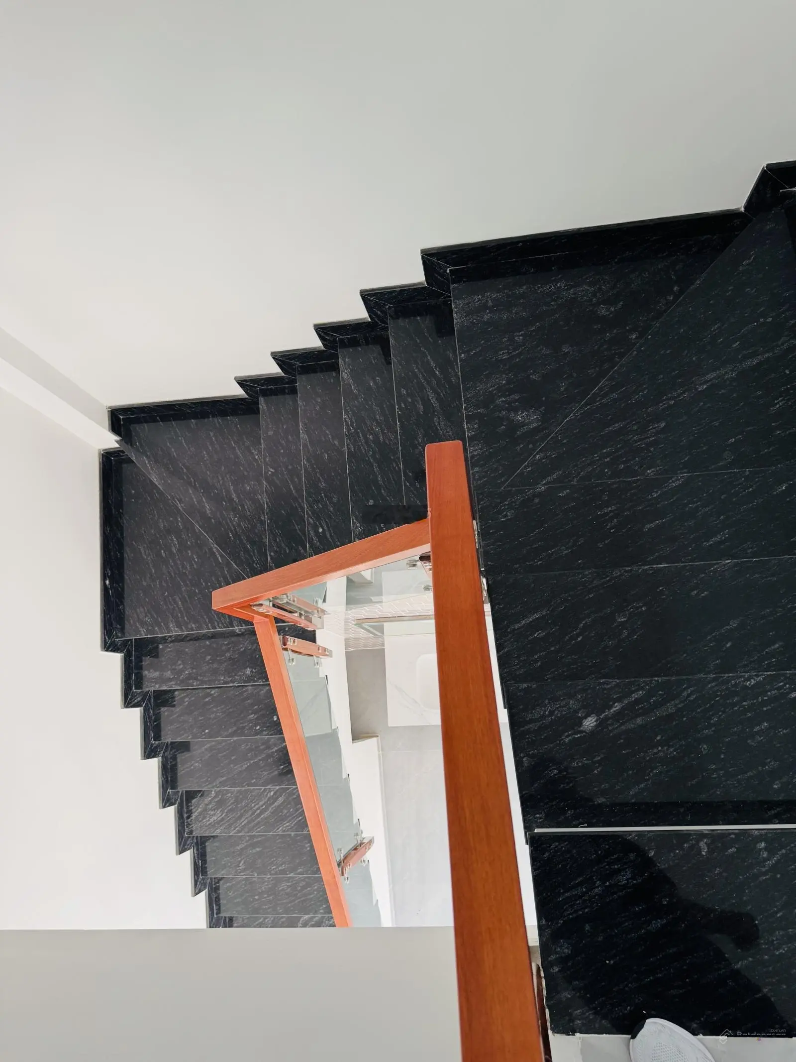 Bán gấp nhà ngay Tỉnh Lộ 2, cạnh BV Xuyên Á, 137m2, giá 3,15tỷ(đã gồm tất cả chi phí) có gara ô tô