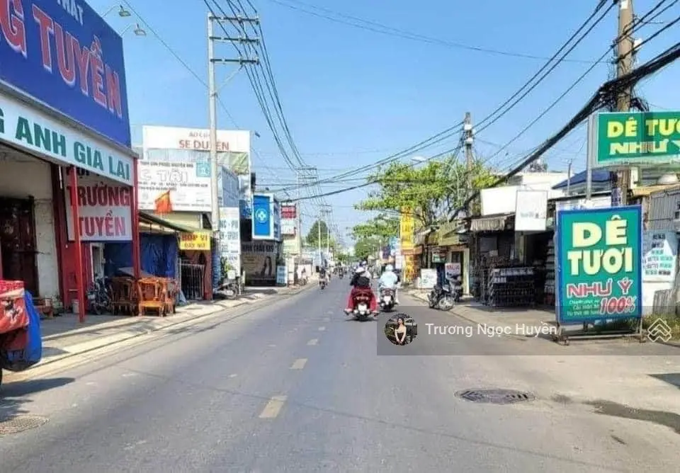 Bán gấp lô đất Đ.Hương Lộ 15, gần Trạm Y Tế Tân Ngãi, Vĩnh Long DT 120m2 giá 550tr .SHR