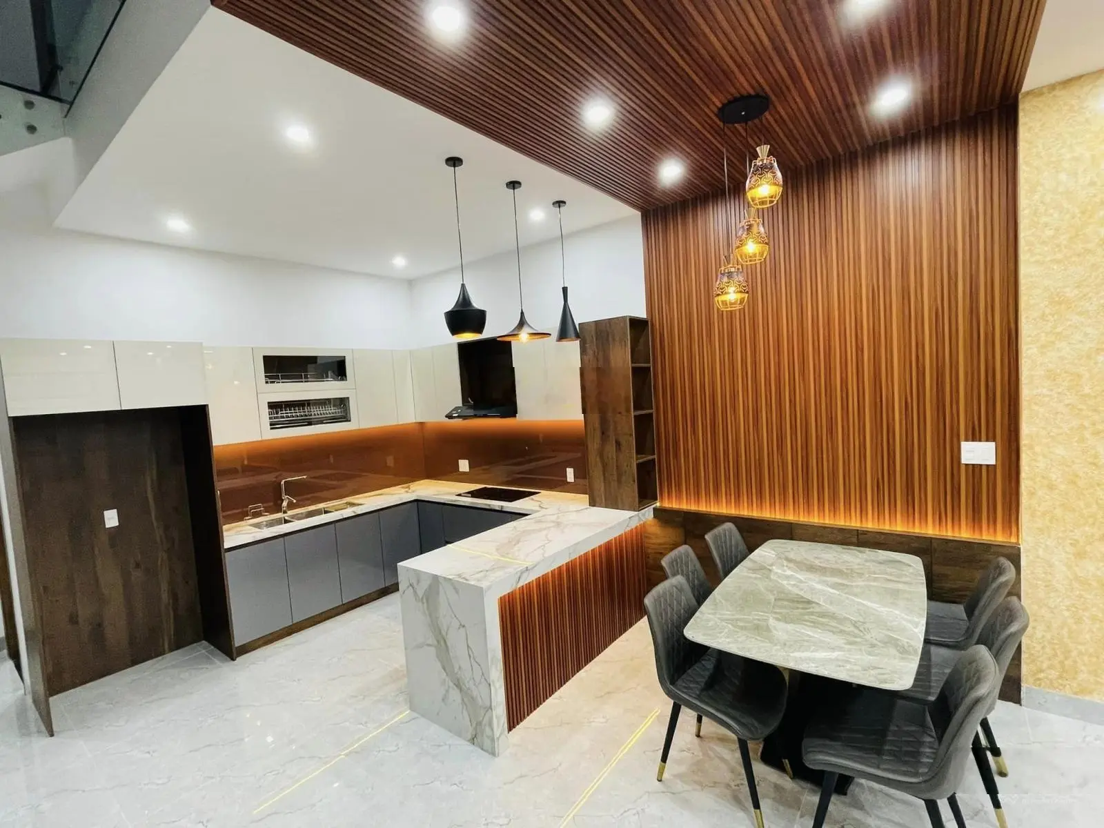 Chính chủ gửi bán nhà 3 tầng đường thanh lương 16 ( đông nam ) - hoà xuân , cẩm lệ .