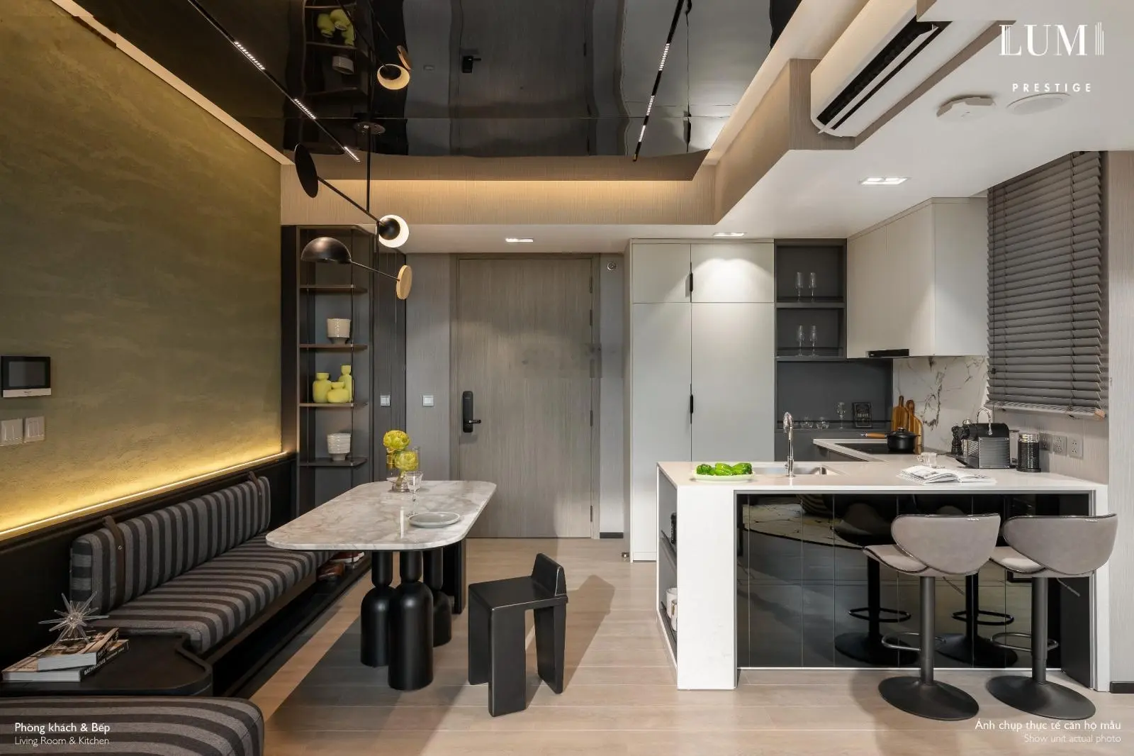Chủ nhà cần bán 2PN góc 63m2, ban công Đông Nam view thoáng giai đoạn 1 giá tốt, LH 0987 235 ***