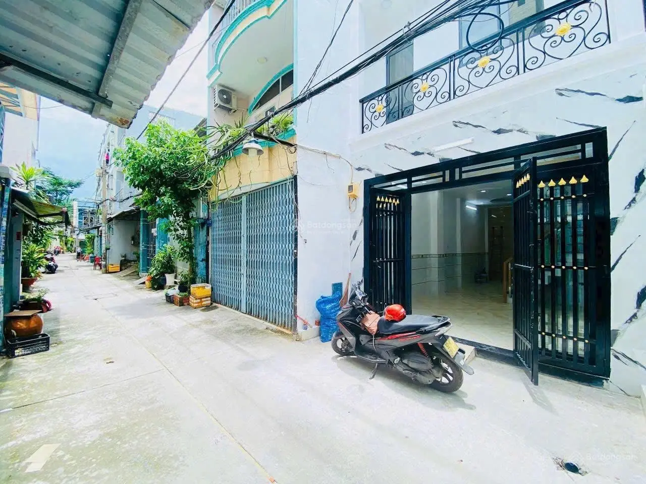 Nhà 1 trệt 2 lầu. DT: 4,6 x 12 (nở hậu 5m) CN: 56m2. Giá 6,5 tỷ