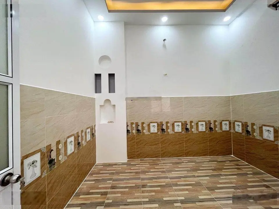 CHUYỂN NHƯỢNG NHANH CĂN NHÀ 1trệt 1 lầu 5x18 đường Nguyễn Văn Linh gần chợ Đầu Mối Bình Điền