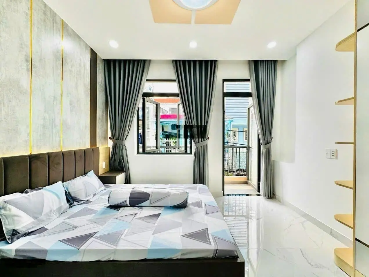 Chính chủ kẹt tiền bán gấp nhà đường Lò Siêu, phường 8, quận 11. Chỉ 2,65tỷ. Hẻm xe hơi. 0765069021