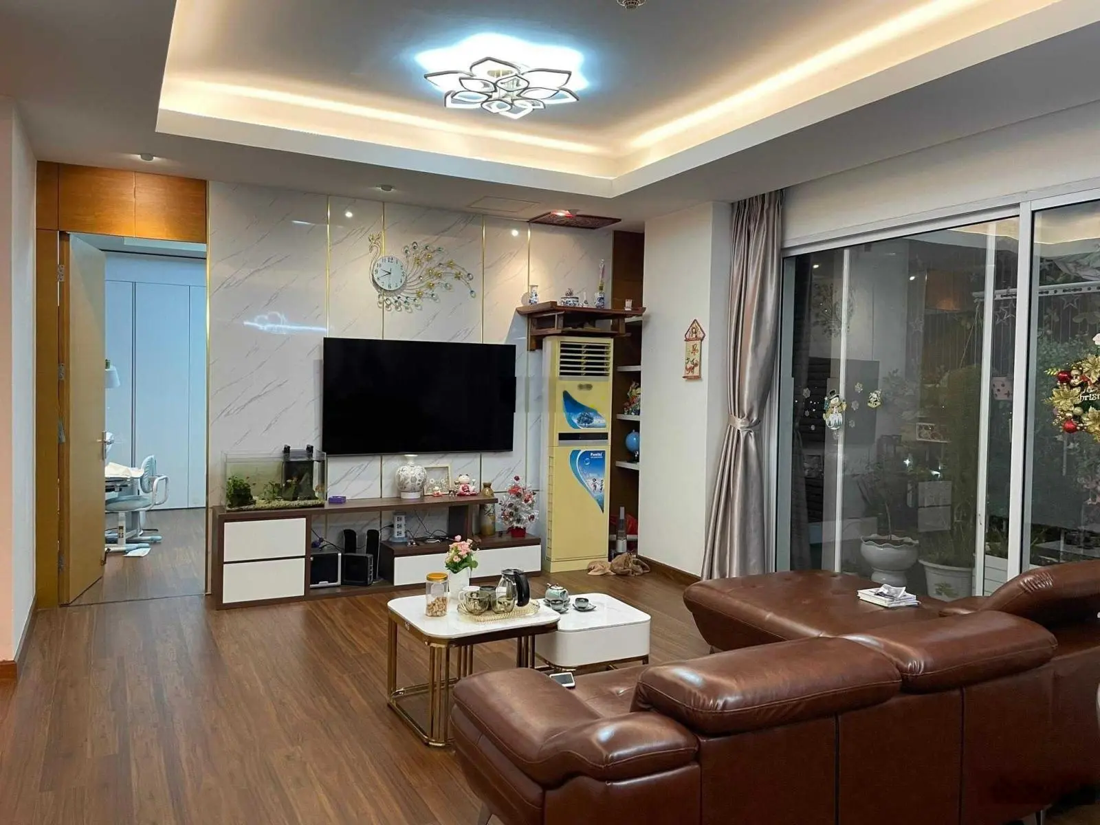 Cần bán ngay căn căn 3N2WC ~130m2 sẵn sổ nhận nhà ngay tại KĐT Splendora giá 5,7x tỷ