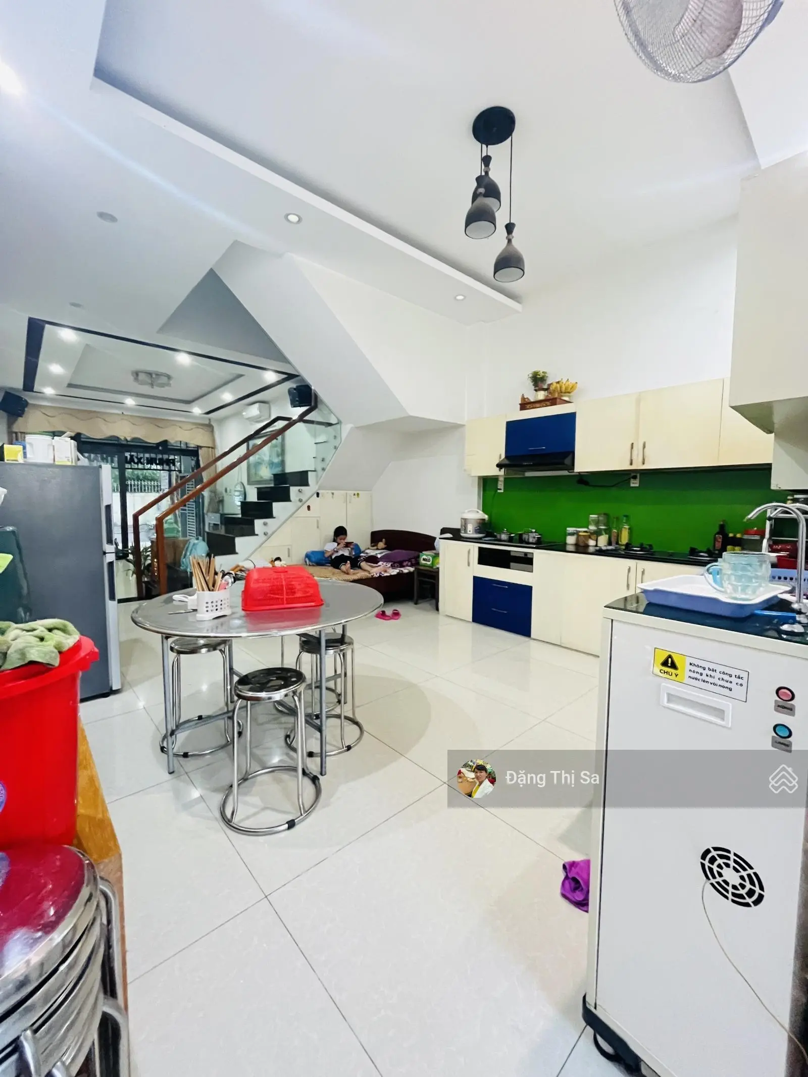 Cần bán gấp nhà 3 tầng, MT sát biển Nguyễn Tất Thành, ngay chợ Trần Đình Tri, vị trí KD sầm uất