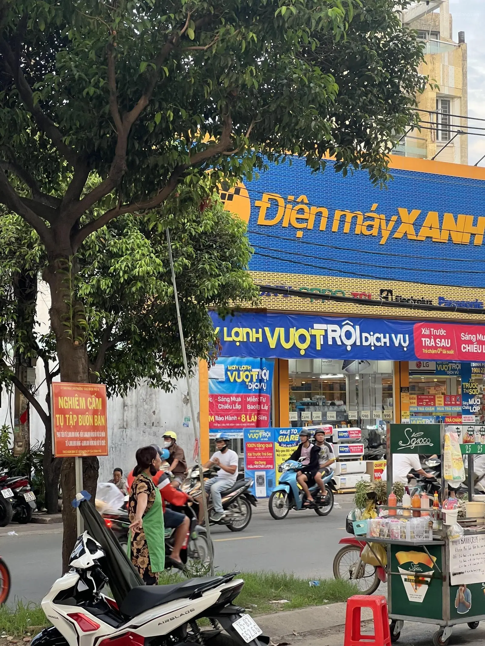 Nhà bán mặt tiền đường Đình Phong Phú Q9 - đối diện trường học - khu mua bán sầm uất !