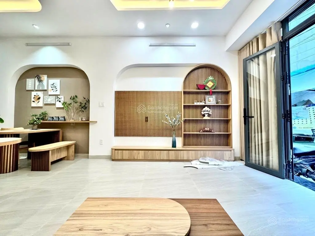 Nhà đẹp q4- 3 lầu - 40m2- sát hẻm ôtô-ko qh-chỉ 5 tỷ nhỉnh
