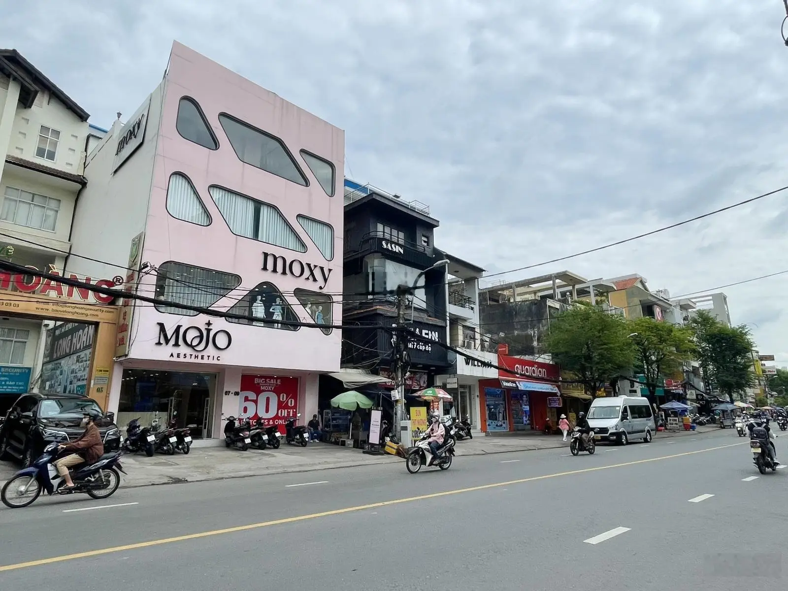 Bán nhà 3 tầng mặt tiền kinh doanh đường Nguyễn Gia Trí, P. 25, Bình Thạnh 12x16m giá 42 tỷ
