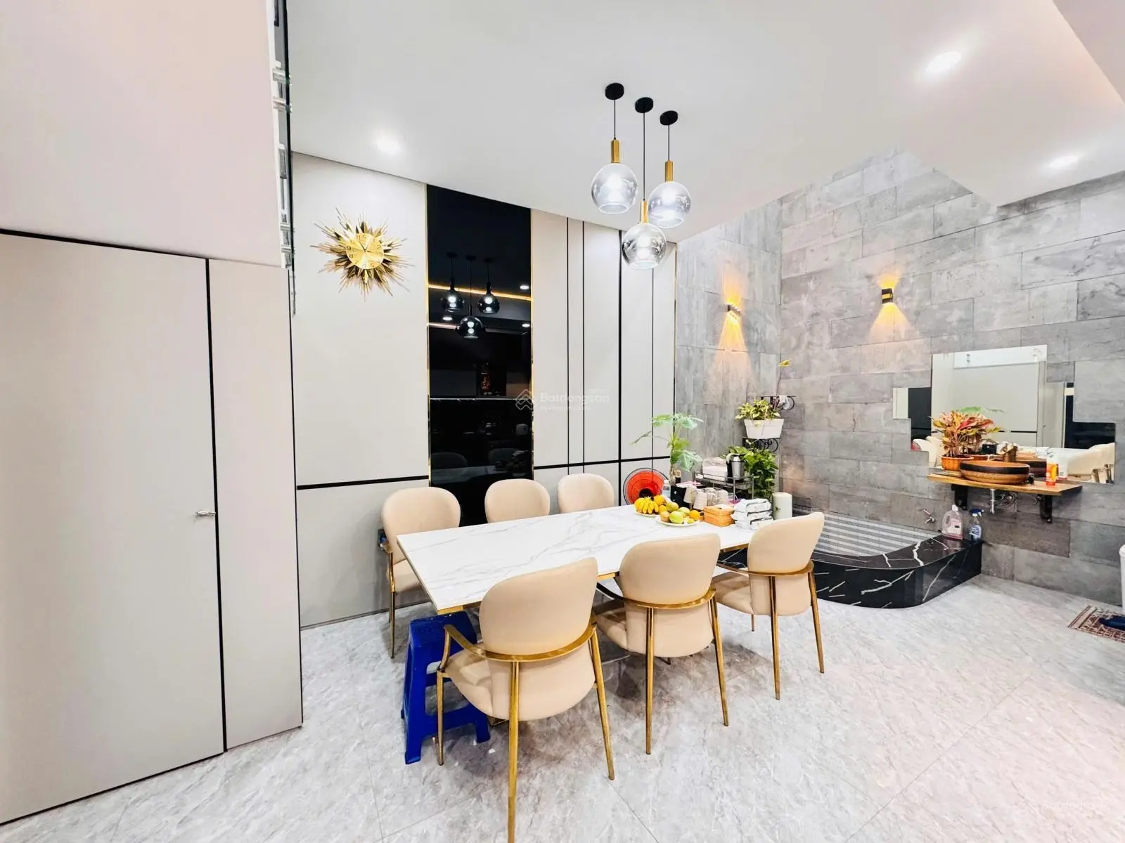Bán nhà gần biển full nội thất xịn xò. 6 tầng chỉ 18 tỷ mặt đường phạm ngọc thạch vĩnh hải nha trag