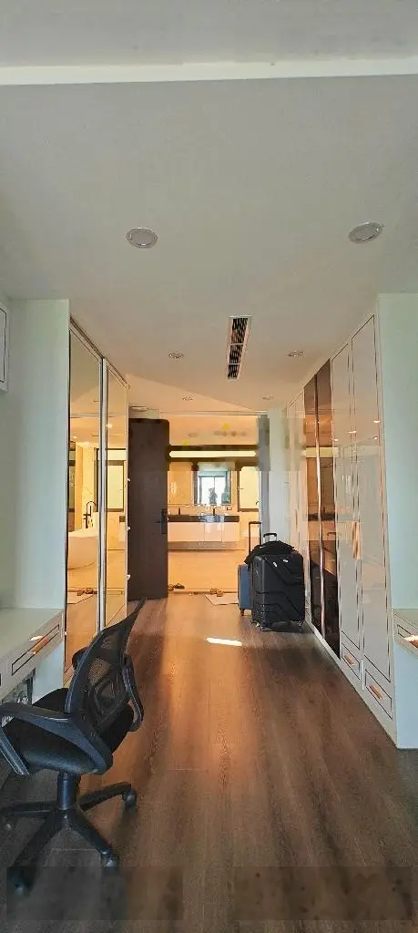 Bán nhà mặt ngõ 11 Việt Hưng, vỉa hè 3m, view công viên. Kinh doanh, vp đẹp. DT: 83m2,6 T MT: 5m