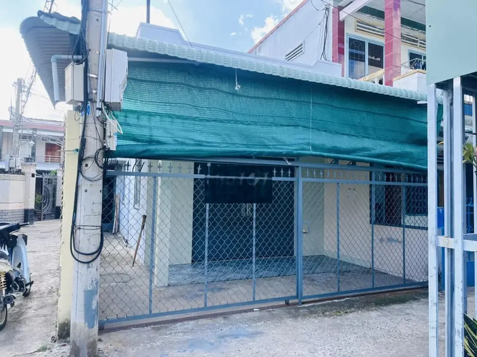 bán nhà 3 mặt tiền cấp 4 phường 5 đường xe hơi 7 chỗ