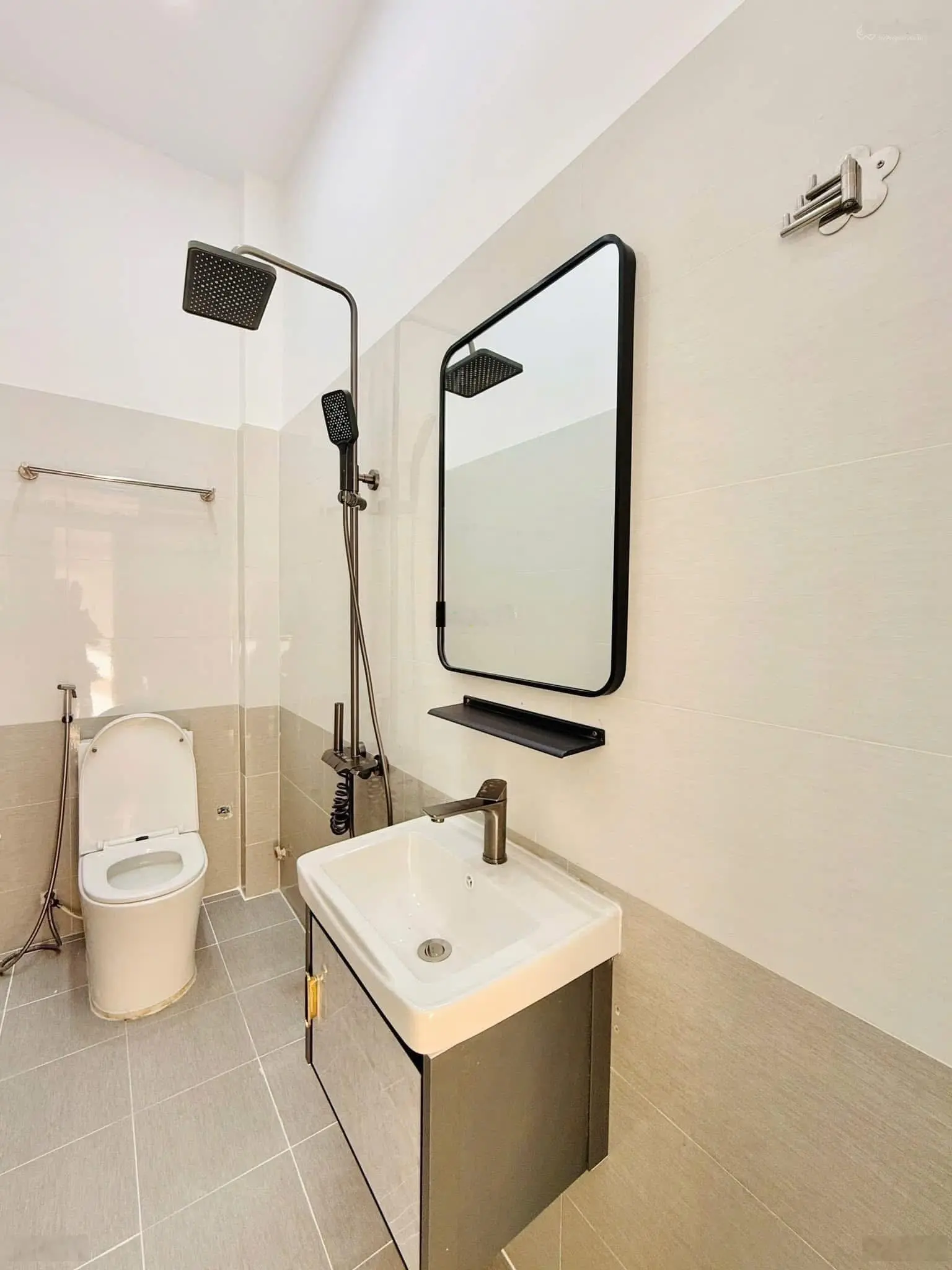 Cần vốn kinh doanh chủ cần bán nhà đường bàn cờ quận 3 giá 4tỉ180 84,6m2 (4,7*18m).sổ sẵn .