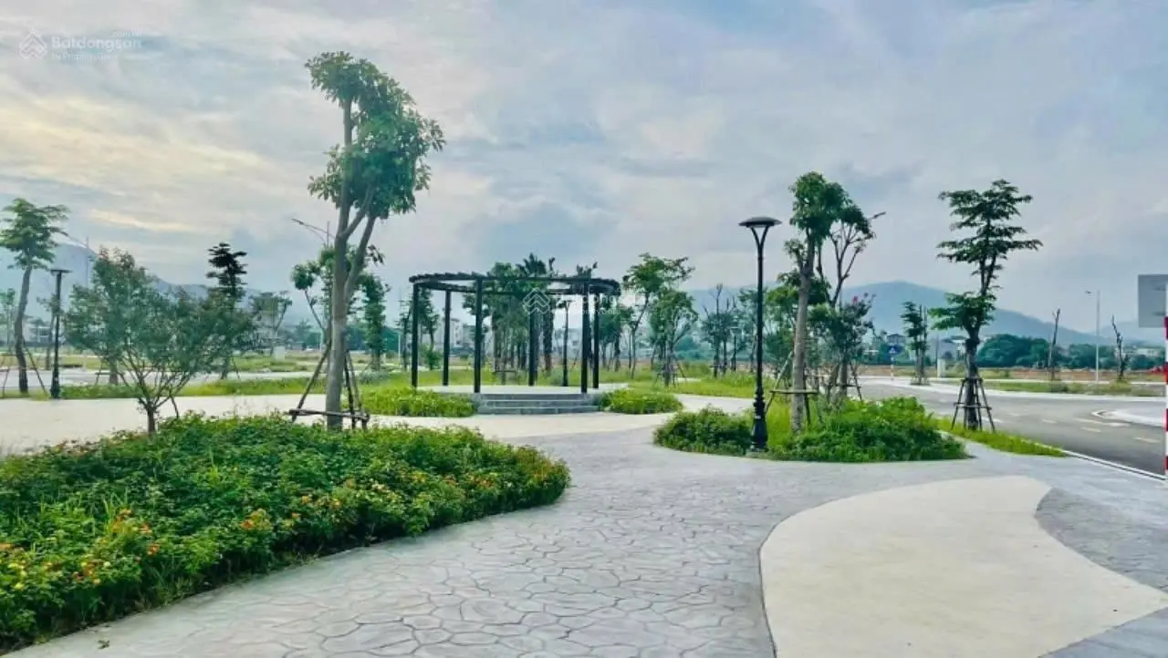 Bán lô đất nền diện tích 267,5m2, MT 10.5m tại Phố Chợ Lương Sơn, giá 14.7 tỷ, sổ đỏ riêng