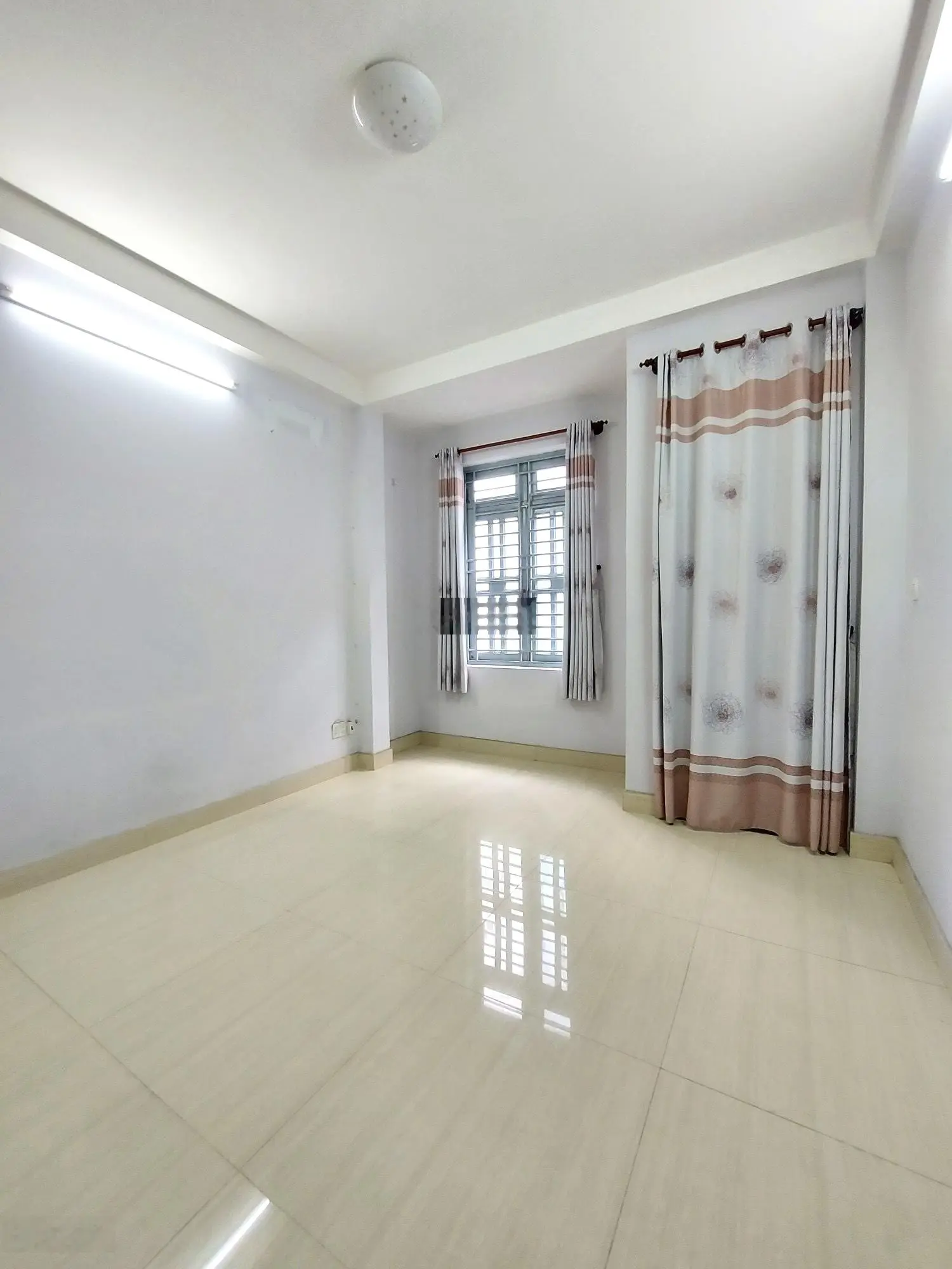Hẻm 1 xẹt Nguyễn Tri Phương ngay 3 tháng 2 Phường 9 Quận 10 - 4 tầng 56m2 ( 4 x 14 ) giá 9 tỷ 800tr