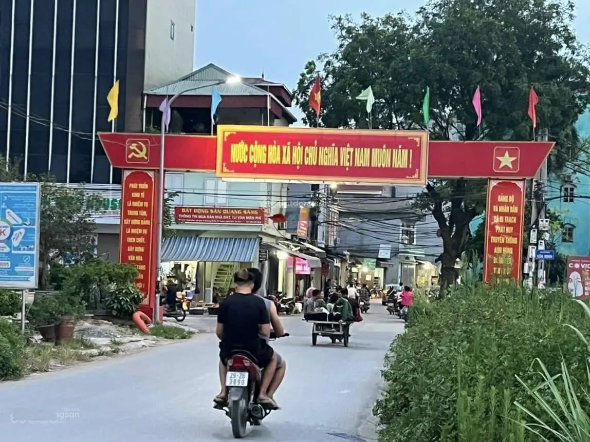 Bán nhà DT 30m2 /5 tầng khu vực H Hoài Đức TP Hà Nội