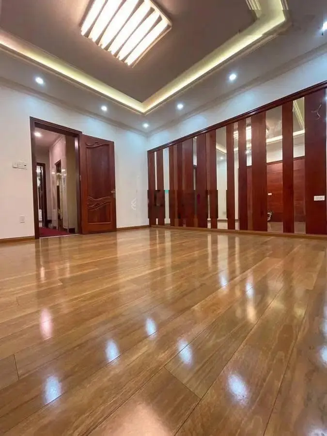 Siêu đẹp! Phân lô Hoàng Cầu, 2 ô tô tránh, vài bước ra hồ, ngõ thông tứ tung, kinh doanh đỉnh, 61m2