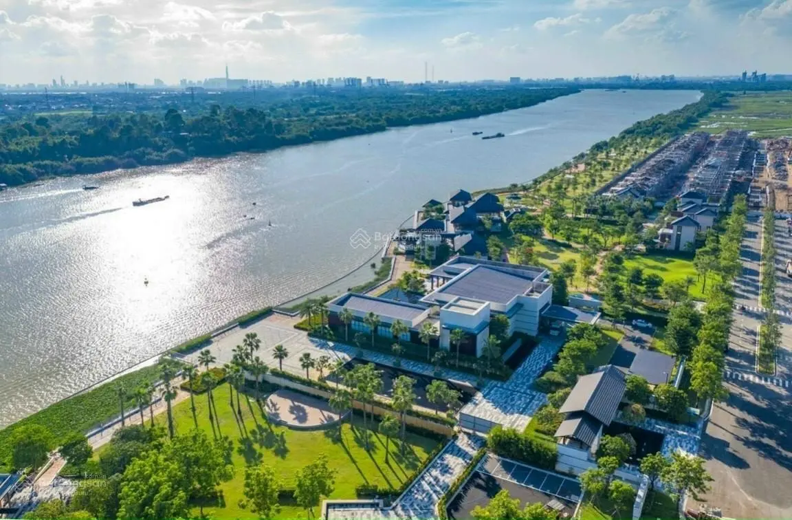 Bán Căn Góc Nhà Phố Zone 8, đường chính 50m, 2 mặt tiền, 210m2 - 67 triệu/m2