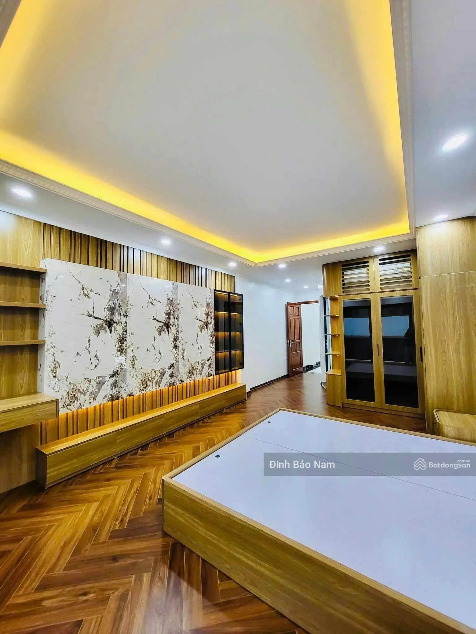 Minh khai 71m 6 tầng thang máy 3 ô tô vào nhà mặt ngõ thông kinh doanh cách 1 nhà ra đường lớn