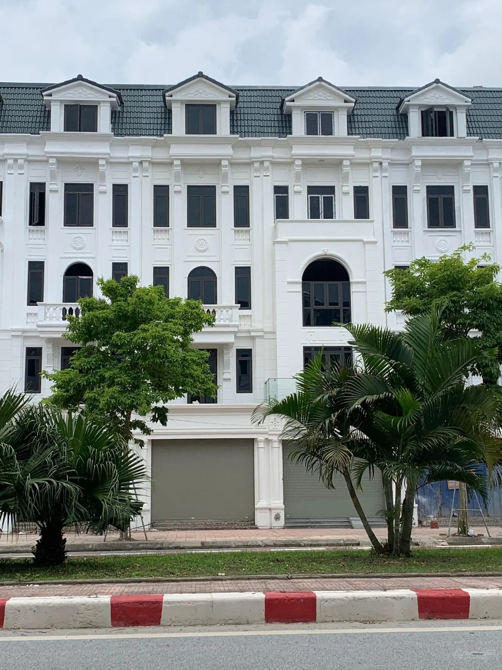 Chính chủ gửi bán căn nhà xây thô mặt đại lộ Kỳ Đồng, nhà đã hoàn thiện mặt trước và sau