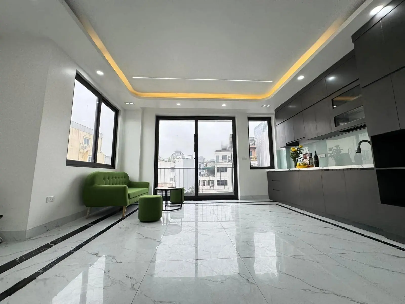 Hồ tây - lạc long quân nhà 7 tầng thang máy thông sàn ô tô 7 chỗ vào nhà