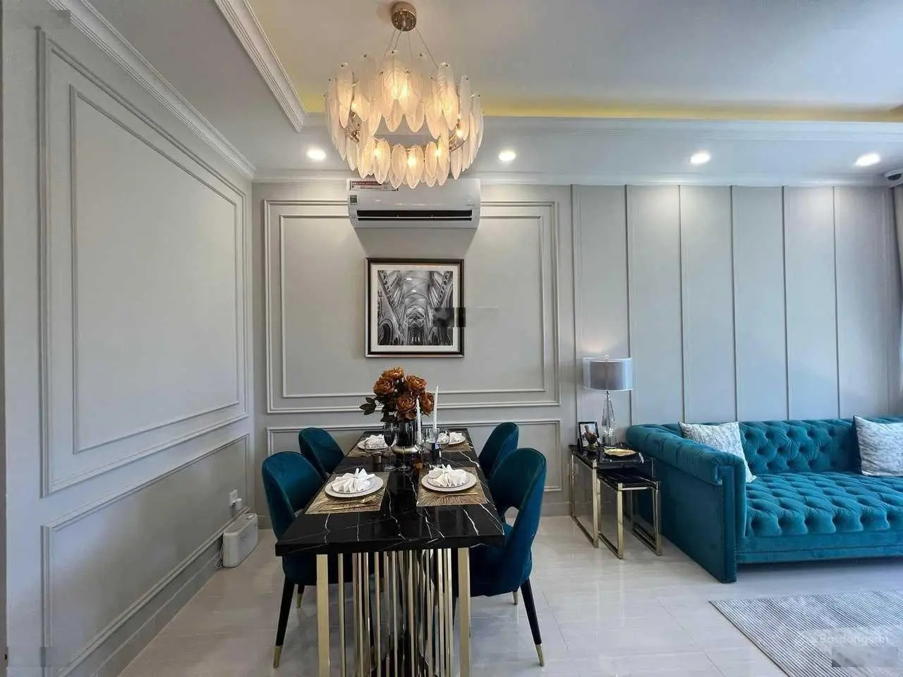 Cần bán gấp căn hộ chung cư Melody Linh Đàm. Diện tích 74m2, vay LS 0% trong 24 tháng, giá 4.050tỷ