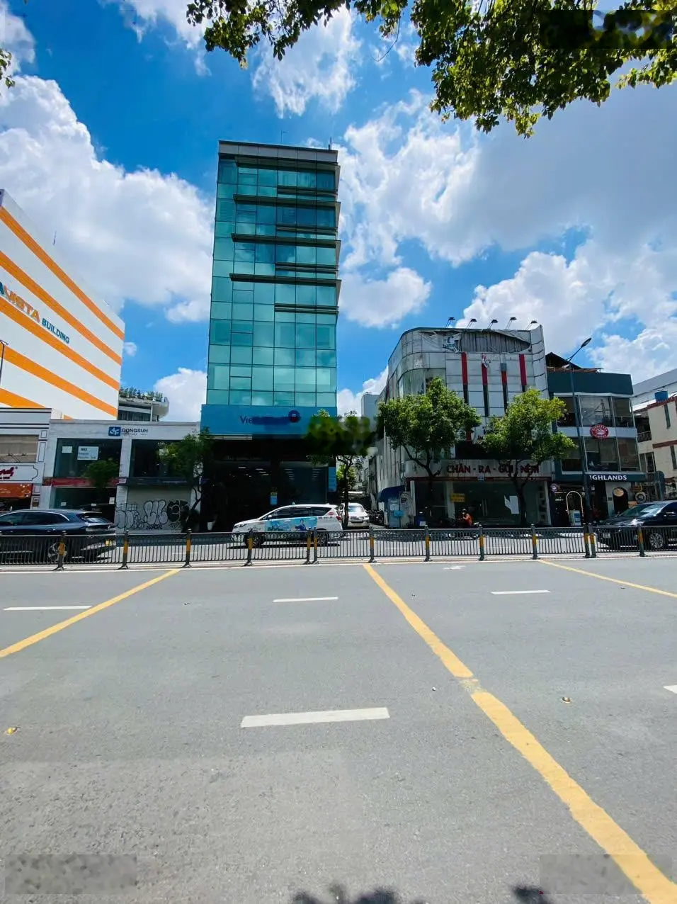 Bán tòa nhà mặt tiền Nguyễn Văn Trỗi, Phú Nhuận. DT 7.5x17m hầm 4 lầu HĐT 120 triệu, giá bán 38 tỷ