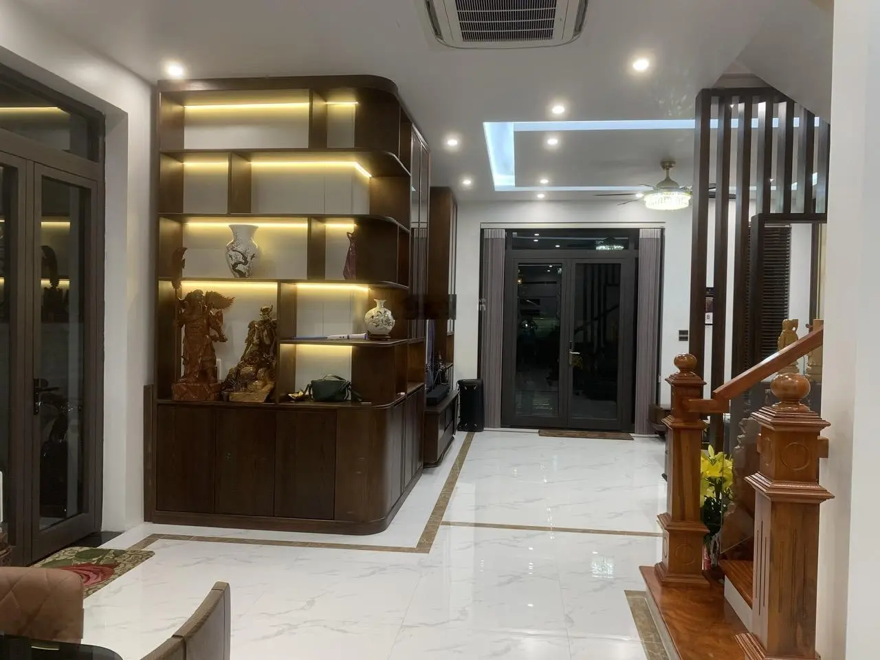 BIỆT THỰ 180 M2 ĐÃ HOÀN THIỆN PHUN NỘI THẤT chỉ việc sách vali về ở
