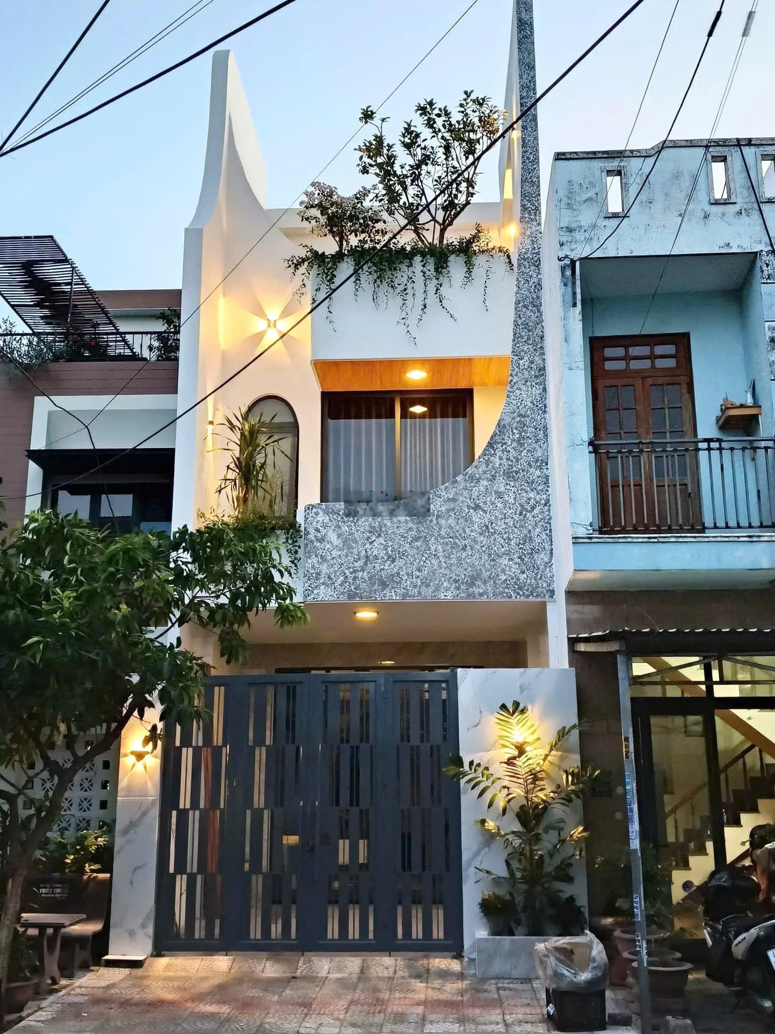 Nhà mới 3 tầng Hòa Minh, Liên Chiểu cách biển 350m, full nội thất. Giá rất tốt