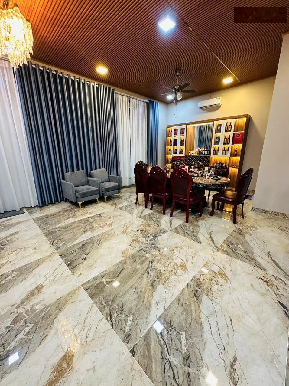Bán gấp nhà riêng phong cách tại hẻm Hà Huy Giáp, 9,6 tỷ, 233m2, 4PN, 4WC, Sân