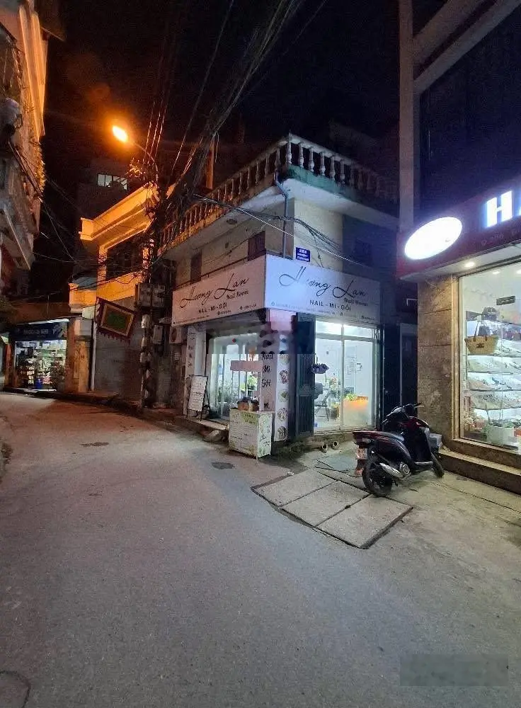 Chính chủ muốn bán nhanh nhà mặt phố Giáp Bát Hoàng Mai, DT 73m Lô góc Nhà 2T KD ô tô vào nhà.